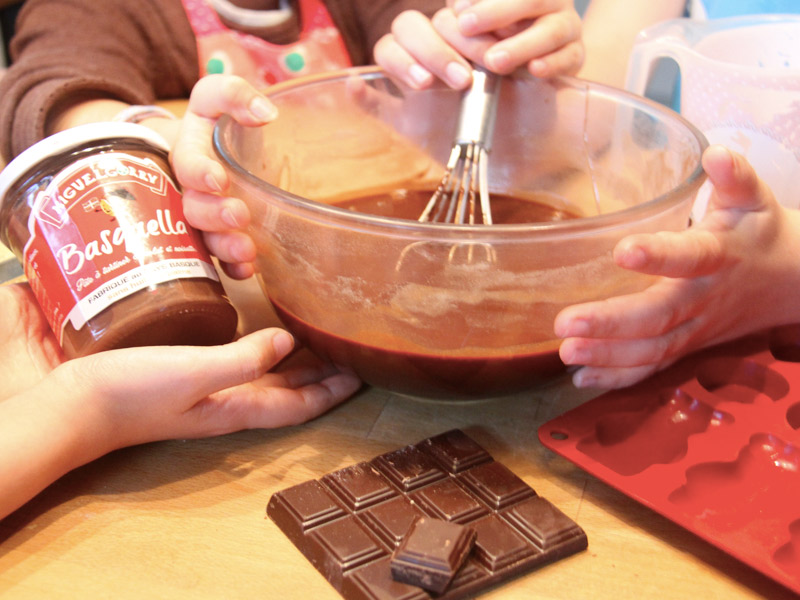 Mini-moelleux chocolat à 6 mains